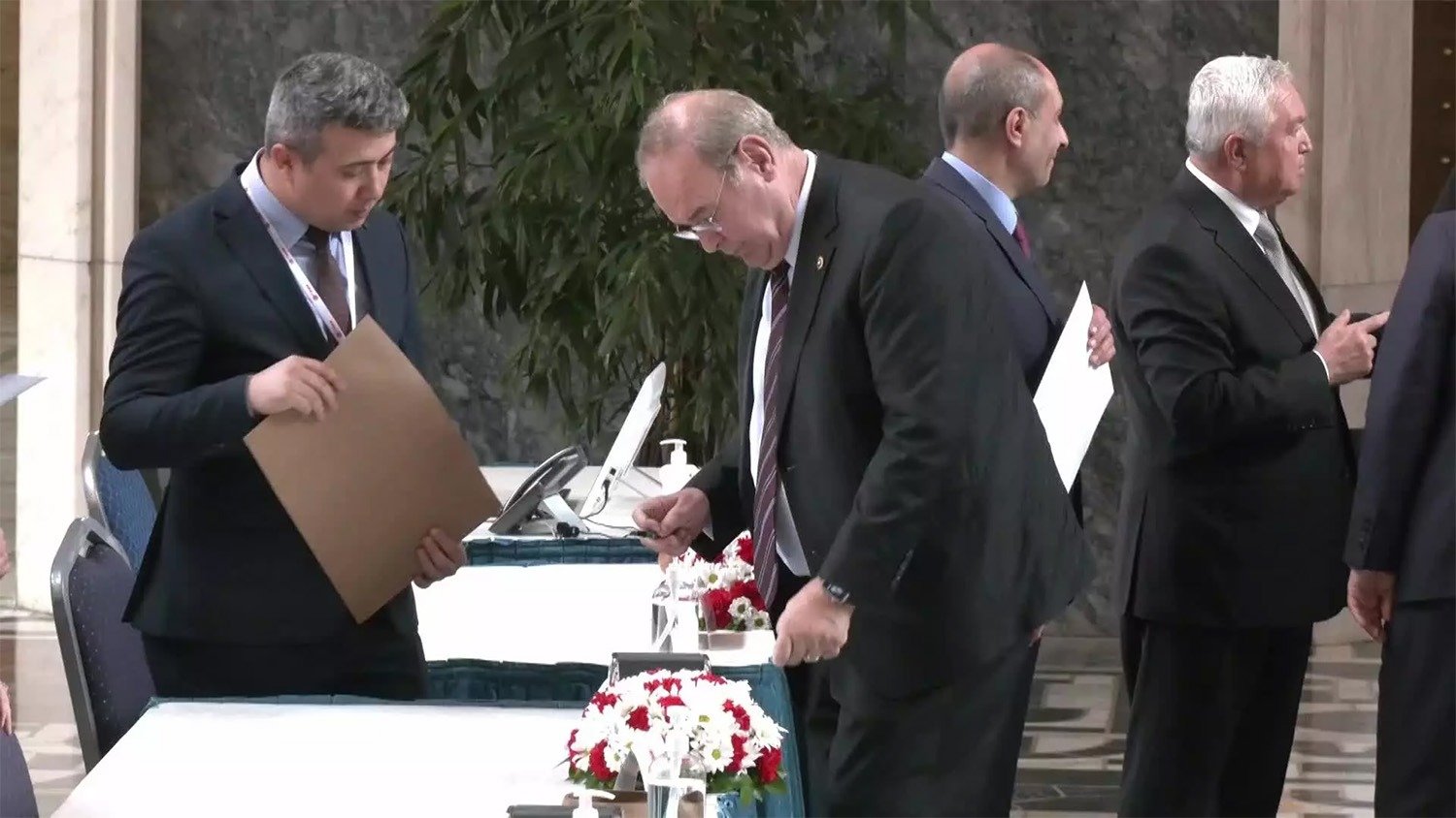 TBMM’de 28’inci Dönem Milletvekili Kayıt İşlemleri Devam Ediyor TBMM'de, 14 Mayıs'ta yapılan genel seçimin ardından mazbatalarını alan 28.