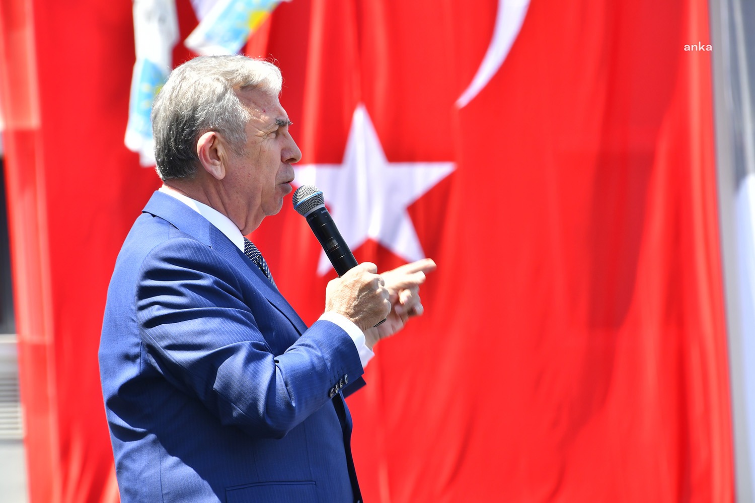 Ankara Büyükşehir Belediye Başkanı Mansur Yavaş, Manisa’da yurttaşlara seslenirken “20