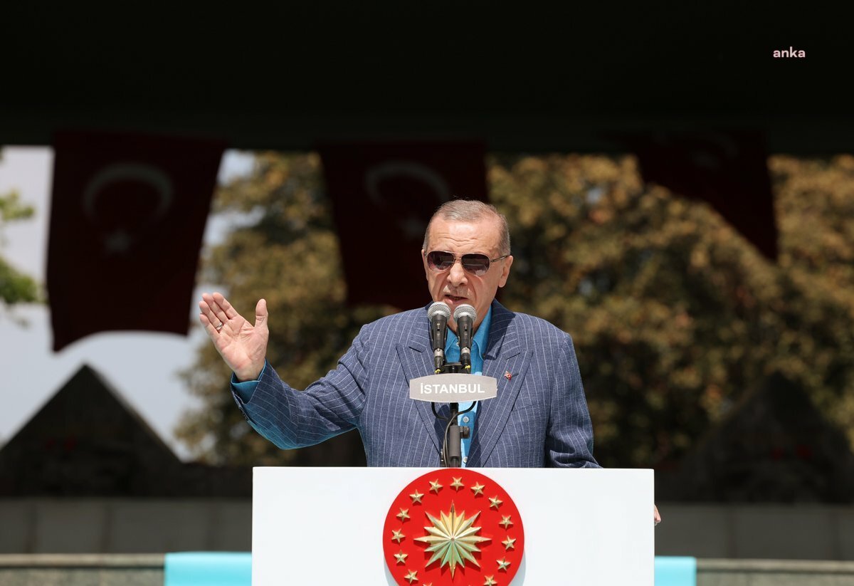 Cumhurbaşkanı Recep Tayyip Erdoğan, eski Başbakan Adnan Menderes’in anıt mezarına