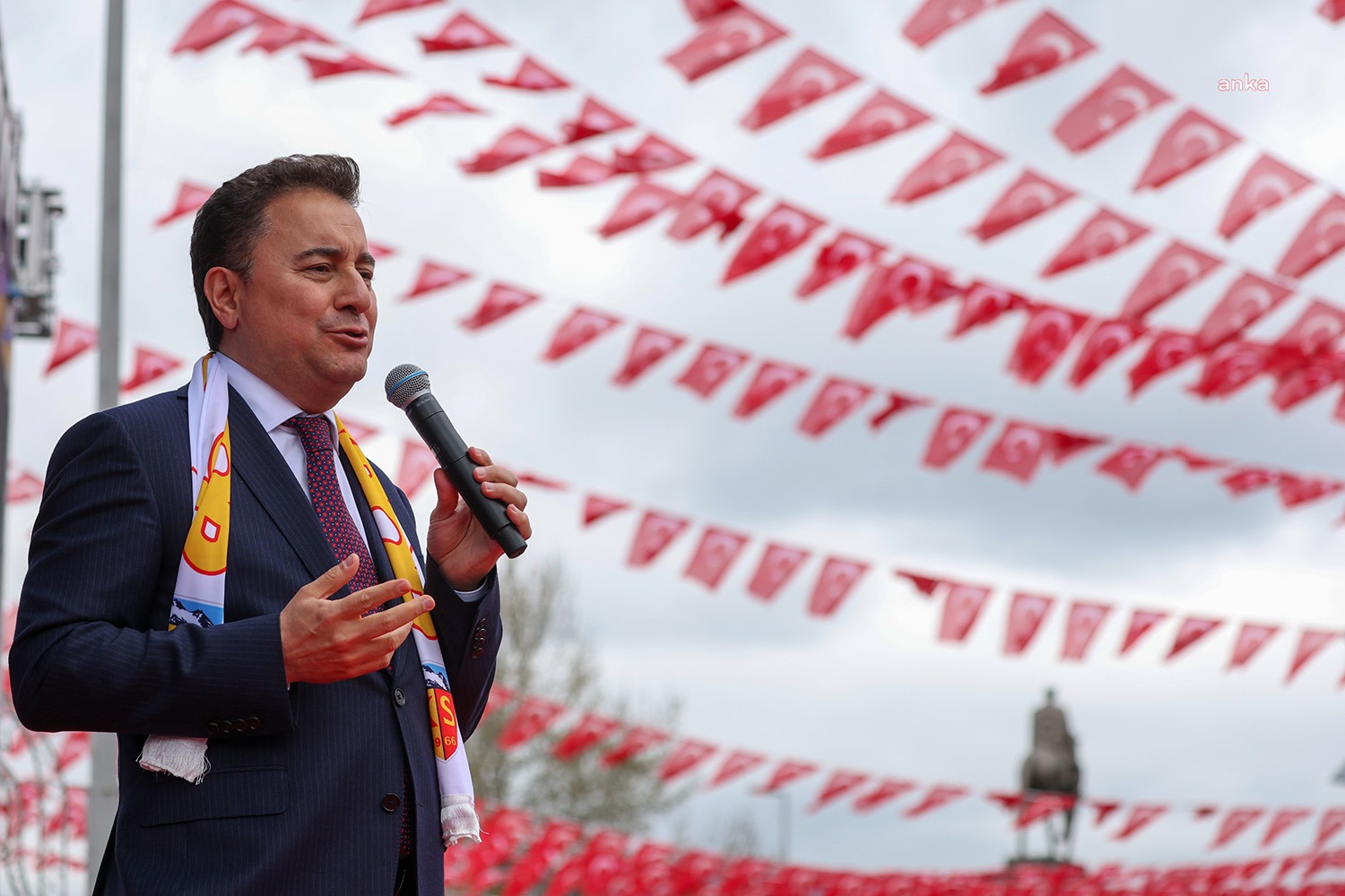Demokrasi ve Atılım (DEVA) Partisi Genel Başkanı Ali Babacan, Kayseri’de;