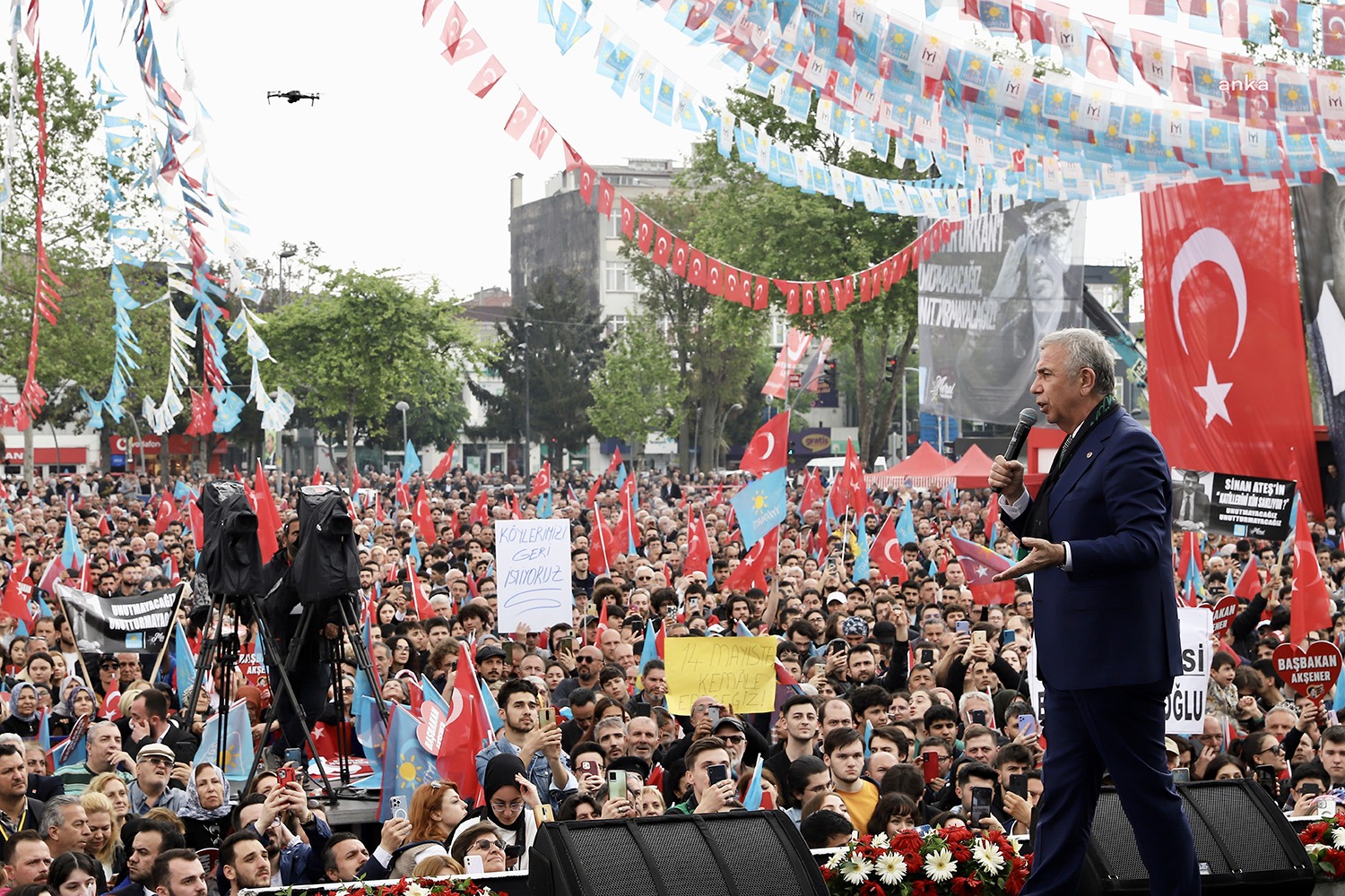 Ankara Büyükşehir Belediye Başkanı Mansur Yavaş, Sakarya'da; "Oğulları çakarlı arabalarla