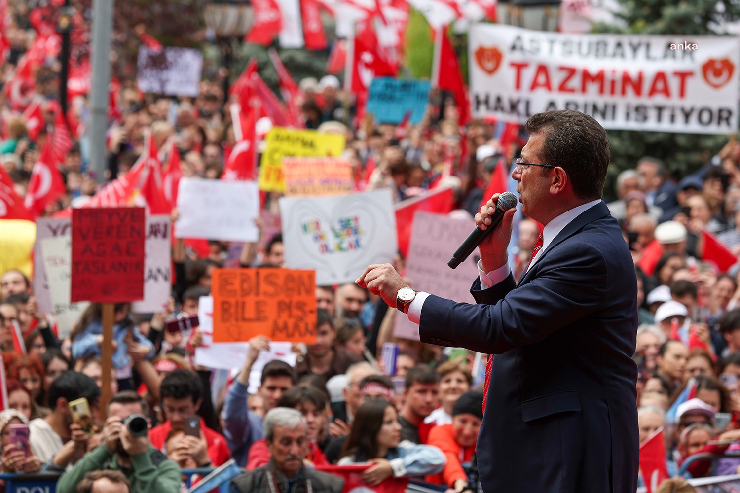 Ekrem İmamoğlu Bolu’da: “Bunlar Kötülüğe Razı, Yeter Ki Bir Oy Alsınlar. Bir Oy İçin Her Şeyi Yaparlar” İstanbul Büyükşehir Belediye (İBB) Başkanı Ekrem İmamoğlu, Bolu mitinginde, "Haksızlıklar