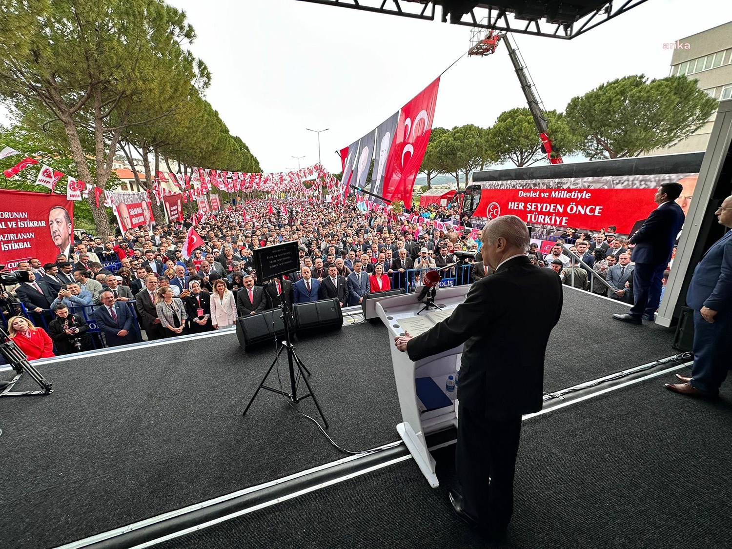 MHP Genel Başkanı Devlet Bahçeli, Muğla'da yurttaşlara seslenirken “Ölmüş ve