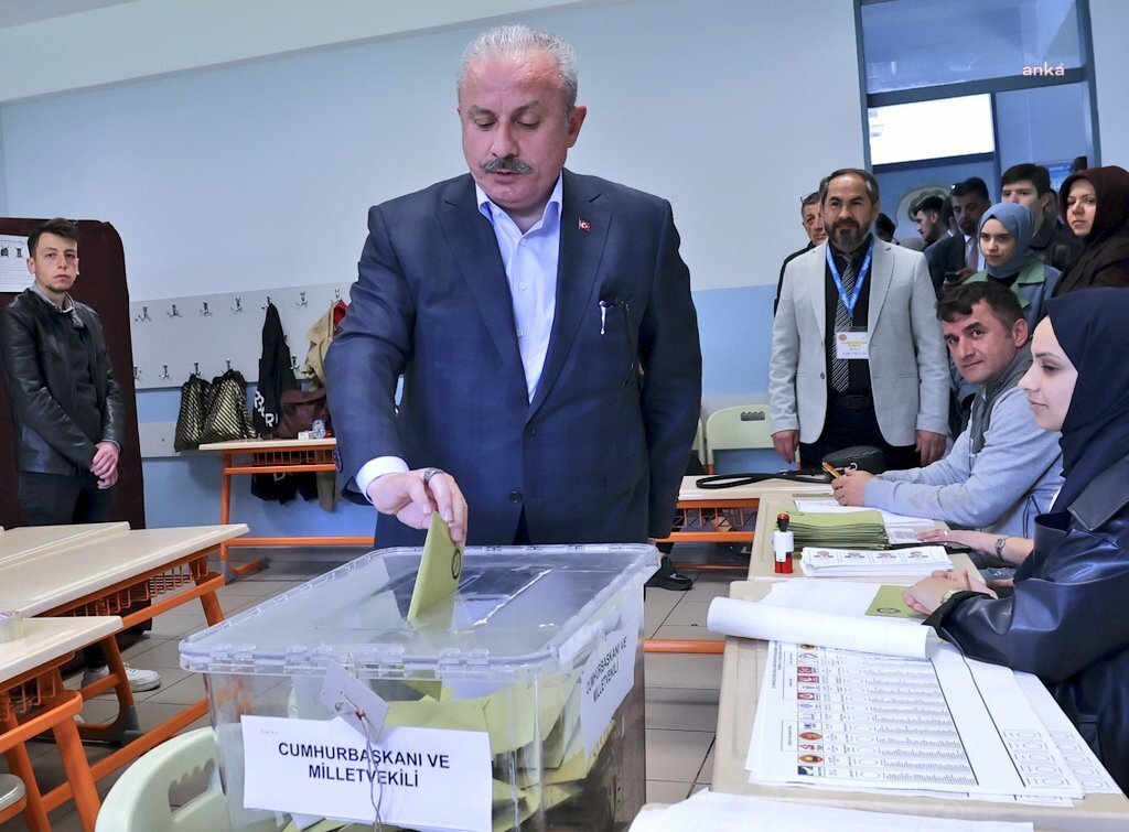 TBMM Başkanı Mustafa Şentop, cumhurbaşkanı ve milletvekili seçimleri için oyunu İstanbul’da