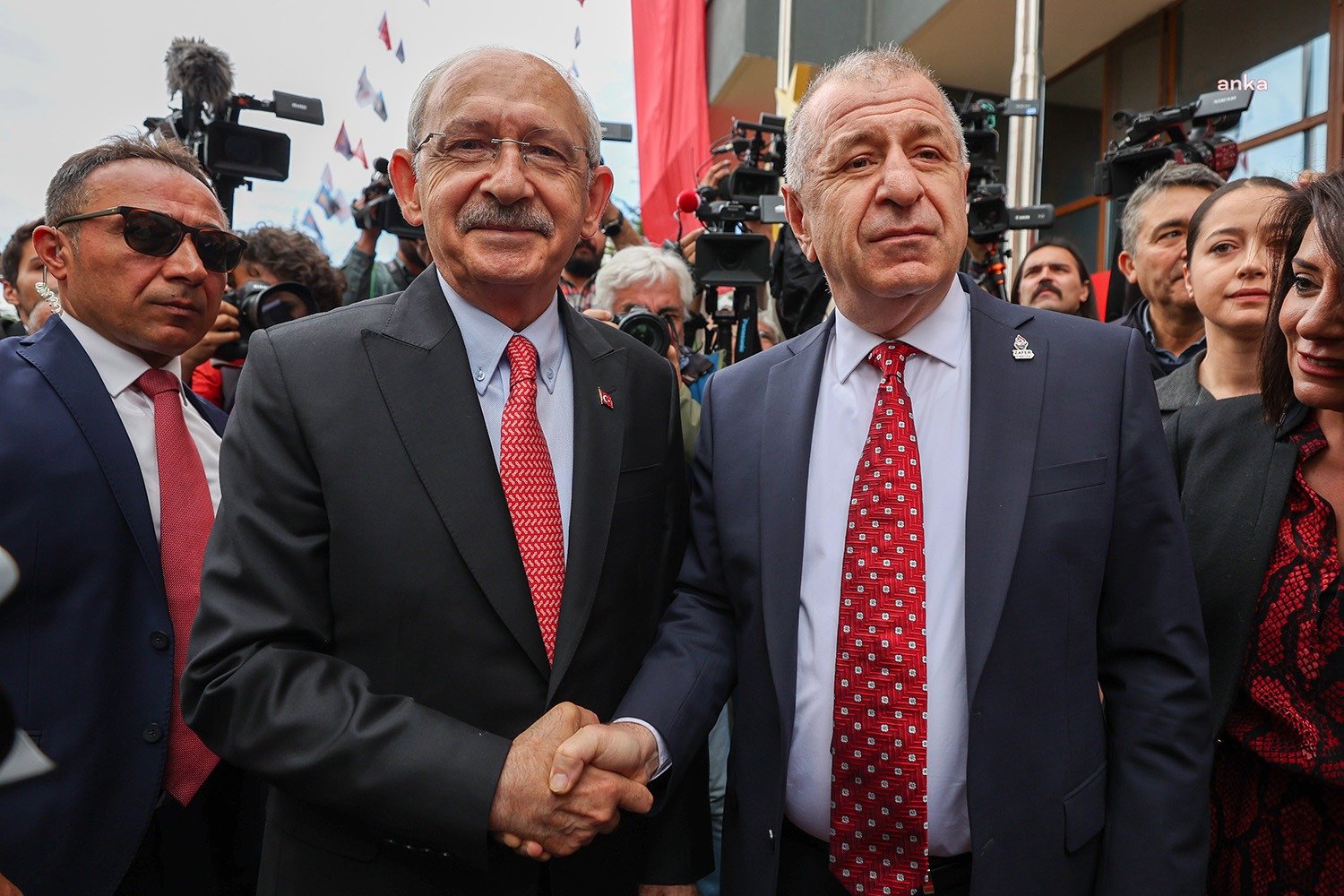 Cumhurbaşkanı Adayı Kılıçdaroğlu, Zafer Partisi Genel Başkanı Özdağ İle Bir Araya Geldi CHP Genel Başkanı ve Millet İttifakı Cumhurbaşkanı Adayı Kemal Kılıçdaroğlu,