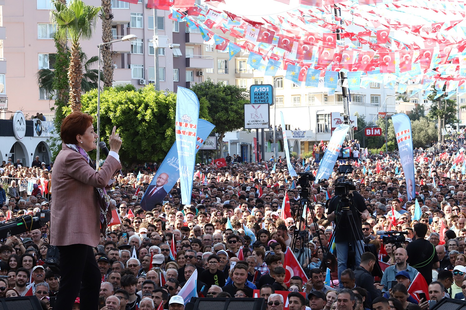 İYİ Parti Genel Başkanı Meral Akşener, “Bugün 1 Mayıs Dünya
