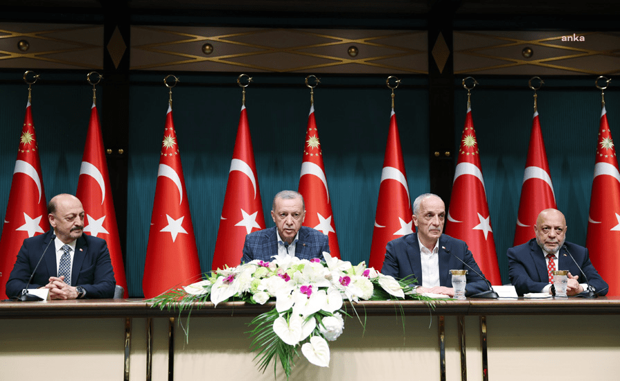 Cumhurbaşkanı Recep Tayyip Erdoğan bugün Cumhurbaşkanlığı’nda kamu toplu iş sözleşmesi