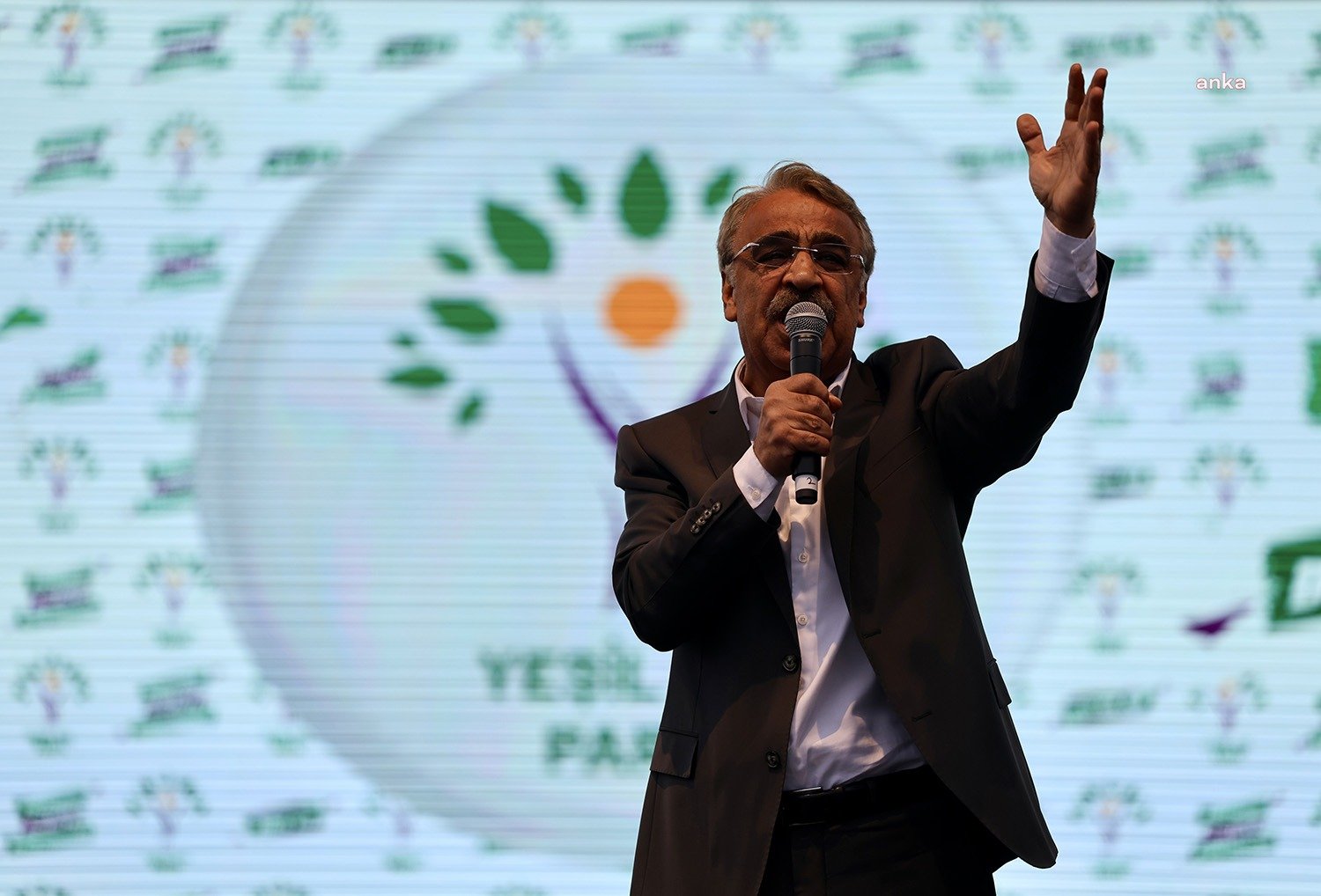 HDP Eş Genel Başkanı Mithat Sancar, İzmir’de; “Hiçbir şah, sultan