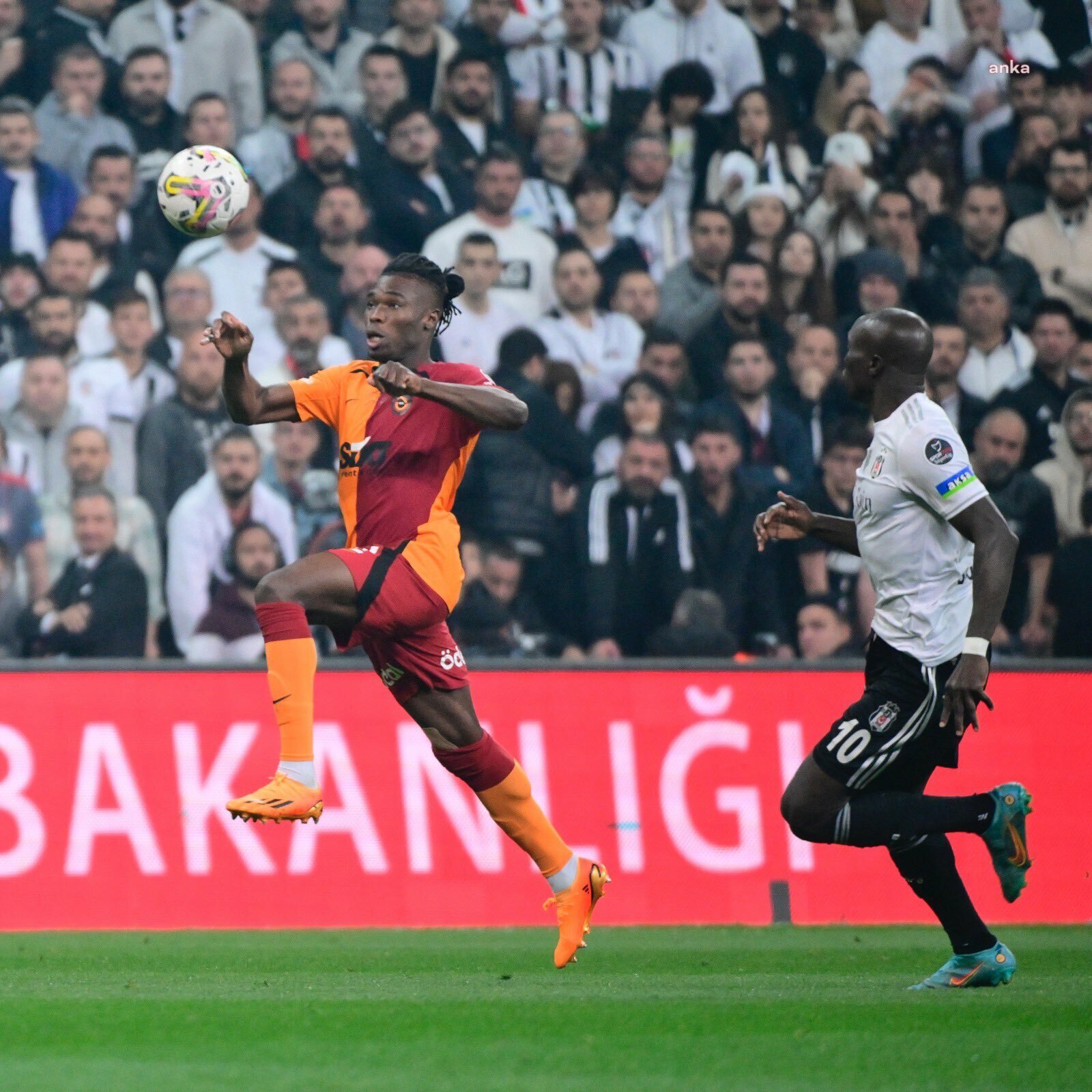 Beşiktaş, Spor Toto Süper Lig’in 32. haftasındaki derbide lider Galatasaray’ı