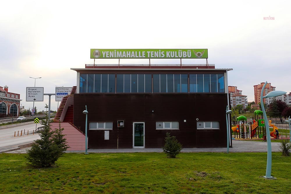 Yenimahalle Belediyesi Spor Kulübü’nün Batıkent Edip Akbayram Parkı’nda verdiği tenis