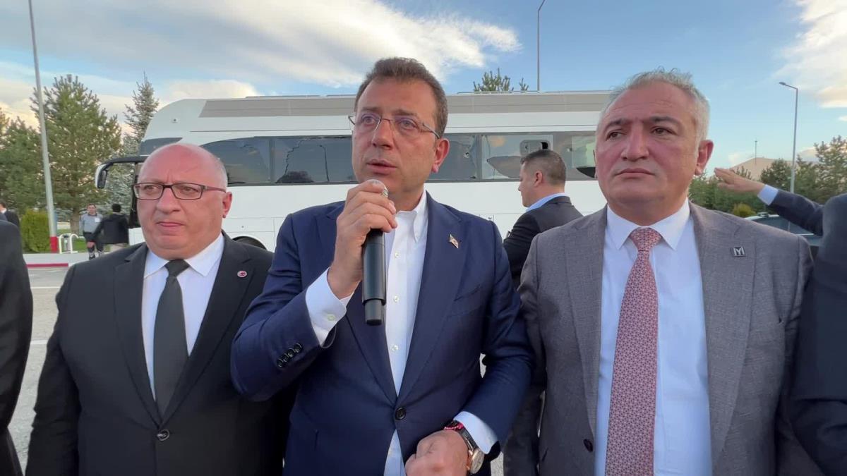 İstanbul Büyükşehir Belediye Başkanı Ekrem İmamoğlu, Erzurum’da mitingde yaşanılan taşlı