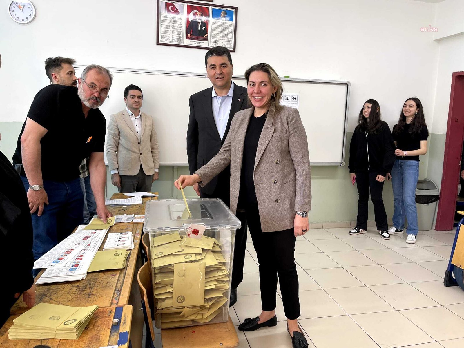 Demokrat Parti (DP) Genel Başkanı Gültekin Uysal, oyunu memleketi Afyonkarahisar’da kullandı. Uysal,