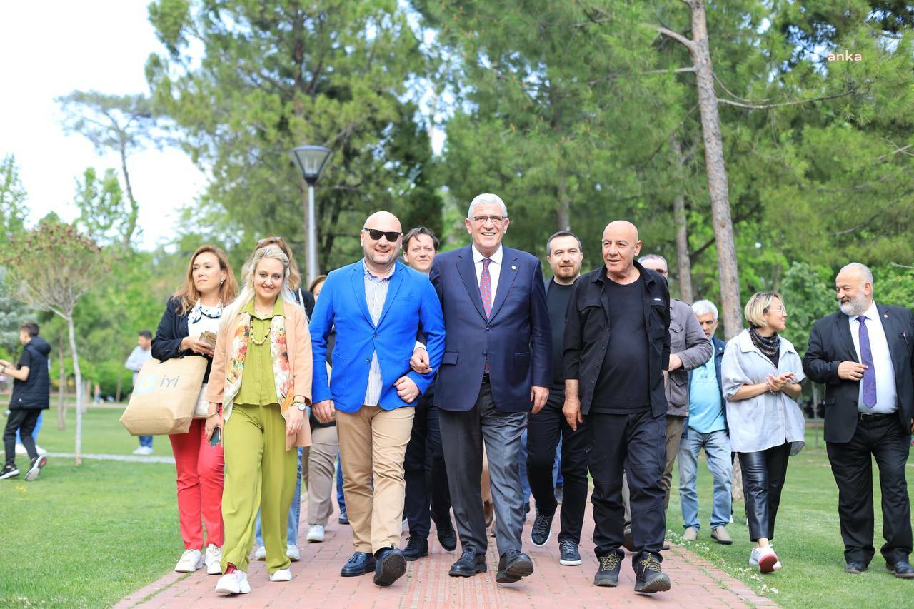 İYİ Parti Grup Başkanvekili Müsavat Dervişoğlu, İzmir'de esnafın ve vatandaşların
