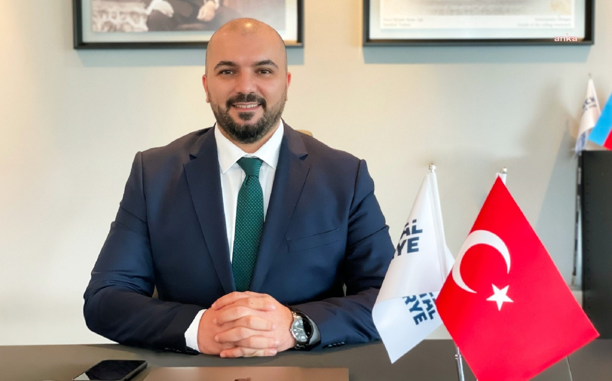Dijital kontrat yönetimi ve kimlik doğrulama hizmetlerini müşterilerinin kapısına getiren