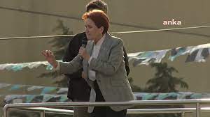 İYİ Parti Genel Başkanı Meral Akşener, İstanbul’un Esenyurt ilçesinde yurttaşlara