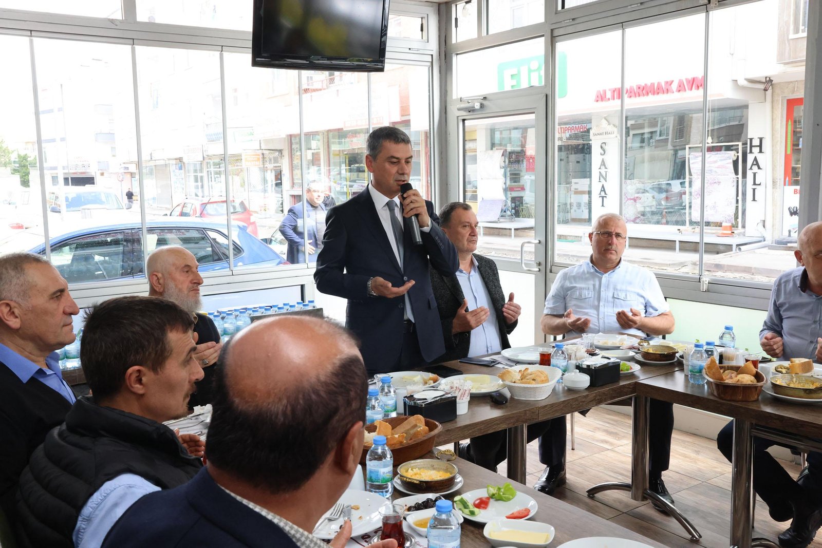 Başkan Şimşek, Yerel Esnafla Kahvaltıda Buluştu Gölbaşı Belediye Başkanı Ramazan Şimşek, Gölbaşı İlçesi Koruma Geliştirme ve