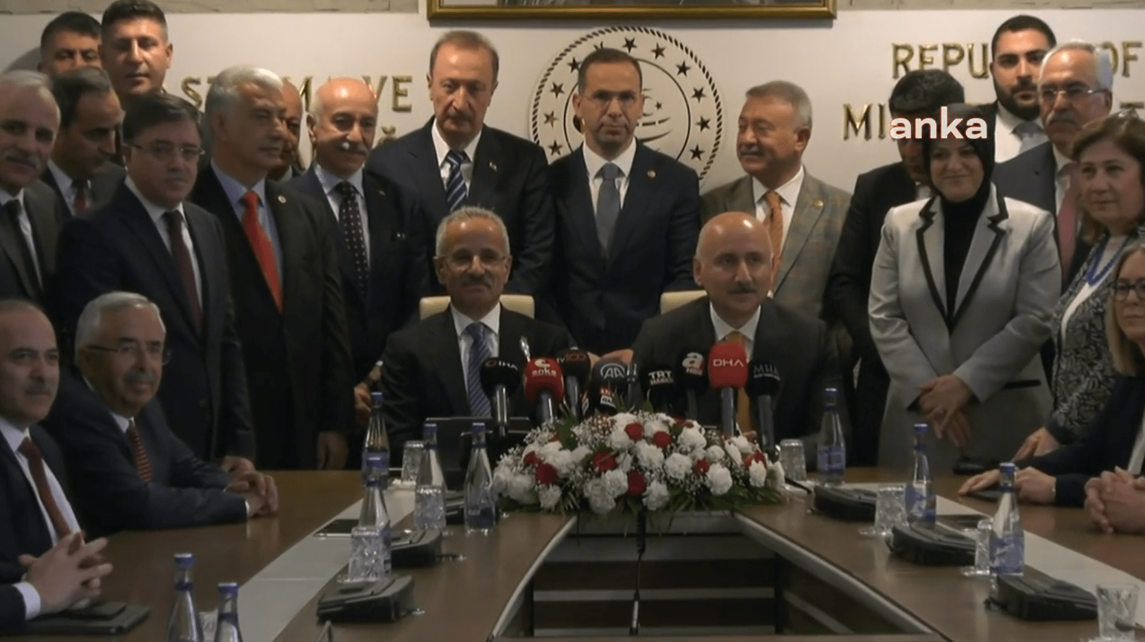 Bakan Uraloğlu: “Cumhurbaşkanımızın Liderliğinde Yaptığımız Özverili Çalışmalarla Türkiye Olarak Çağ Atladık” Ulaştırma ve Altyapı Bakanlığı’nda devir teslim töreni yapıldı. Ulaştırma ve