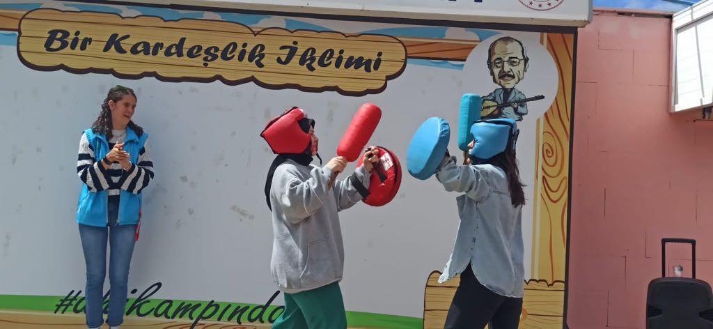 Pursaklar Belediyesi tarafından,Kırşehir Ahi Evran Gençlik Kampına gönderilen 15-20 yaş