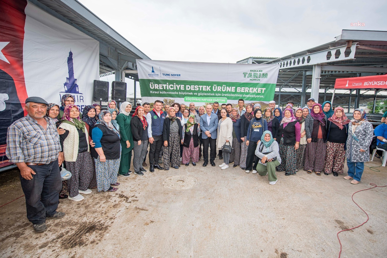 İzmir Büyükşehir Belediyesi, Bergama'da 30'u kadın olmak üzere 104 üreticiye