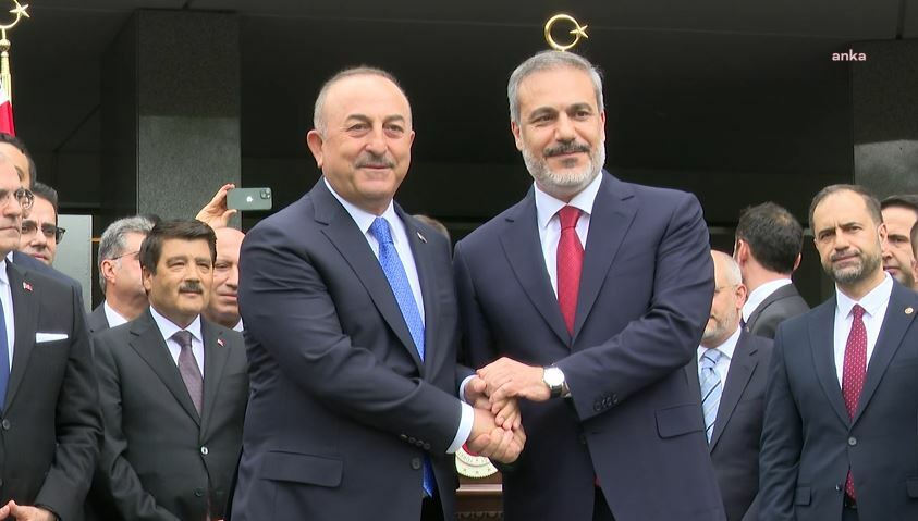 Dışişleri Bakanlığı'nda devir teslim töreni yapıldı. Dışişleri Bakanı Hakan Fidan,