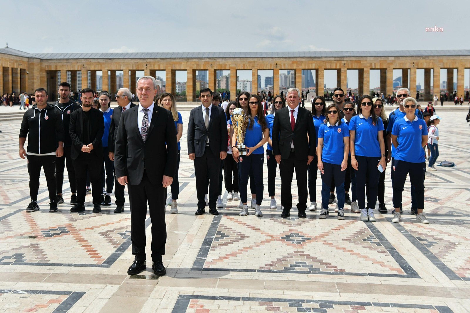 Turkcell Kadınlar Futbol Süper Ligi’ni şampiyon olarak tamamlayan Ankara Büyükşehir