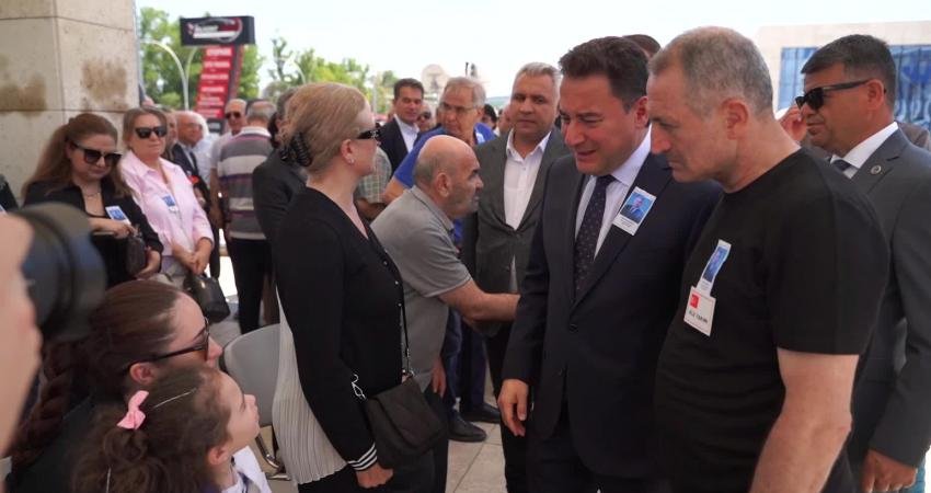 Demokrasi ve Atılım (DEVA) Partisi Genel Başkanı Ali Babacan, “’Kızının