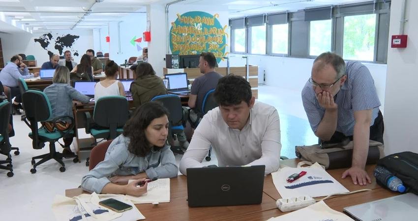 Ankara Büyükşehir Belediyesi, Genç Akademi Kafe Sıhhiye’de gerçekleştirilen “ChatGPT Akademik