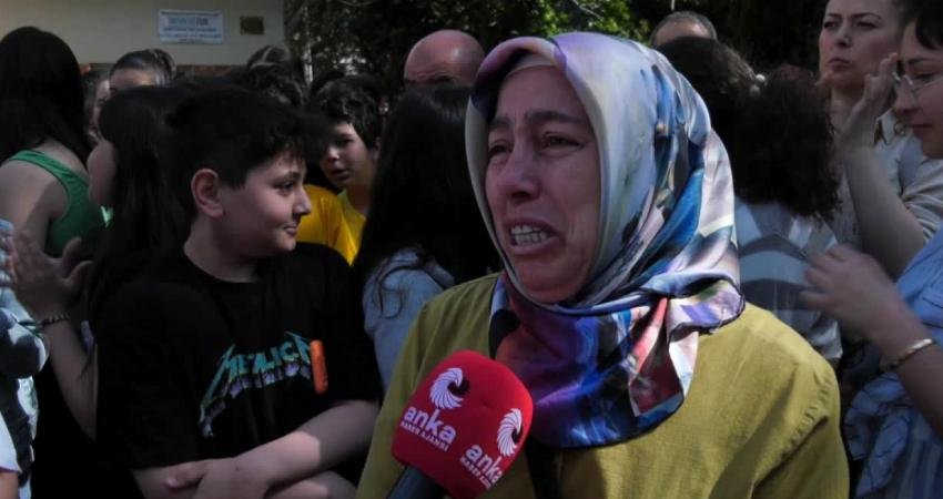 Ankara Yüksel Caddesi’nde bulunan Mimar Kemal Ortaokulu’nun öğrenci ve velileri,