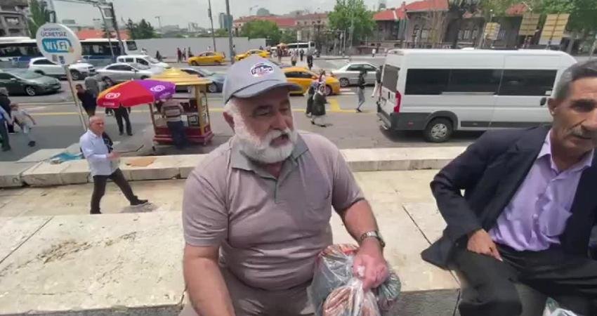 Ankaralı Emekli: “Aldığımız 7 Bin Lira Maaş Ya. Ev Kiramız da Olmuş 8 Bin Lira. Ben Ne Yiyeyim Arkadaş” DİSK İç Anadolu Bölge Temsilciliği ve emek örgütlerinin emekli maaşları