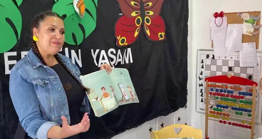 Antalya Büyükşehir Belediyesi ipekböcekçiliğinin yeniden yaygınlaştırması hedefiyle okullarda ve kreşlerde ipekböceği