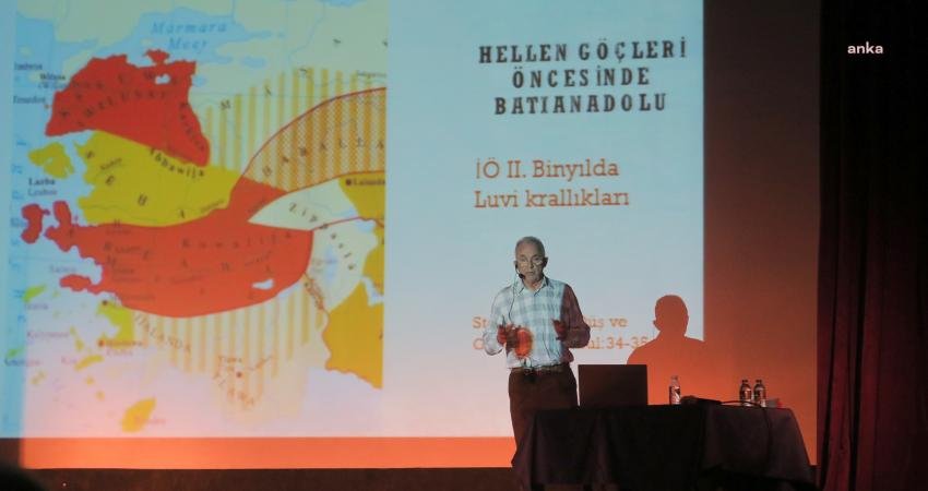 Araştırmacı-Yazar Ahmet Vasfi Pekin, ‘Foça’nın Siyasi Tarihi’ni Anlattı ‘Foça Söyleşileri’, araştırmacı-yazar Ahmet Vasfi Pekin’in ‘Foça’nın Siyasi Tarihi’ söyleşisiyle