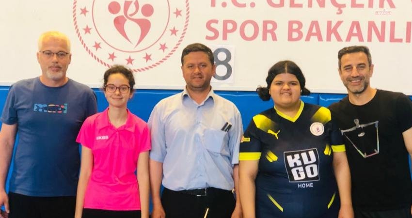 Aydın Büyükşehir Belediyesi'nin Otizm Spor Salonu lisanslı masa tenisi sporcuları,