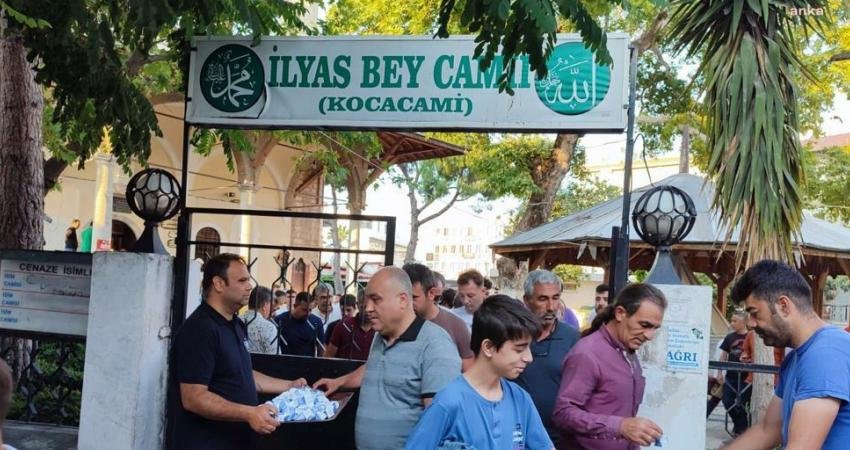 Aydın Büyükşehir Belediyesi, şehrin 17 ilçesindeki camilerde vatandaşların Kurban Bayramı'nı
