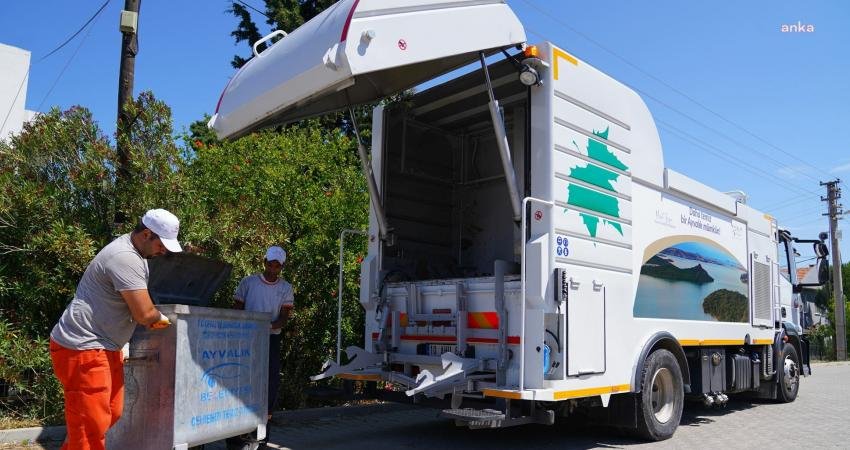 Ayvalık Belediyesi’nin hizmet araçları filosuna yeni katılan konteyner yıkama ve