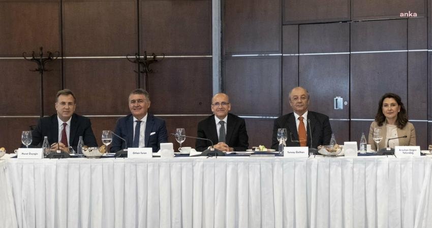 Bakan Şimşek, TÜSİAD Yönetimiyle Görüştü Hazine ve Maliye Bakanı Mehmet Şimşek, reel ve finans sektörünün