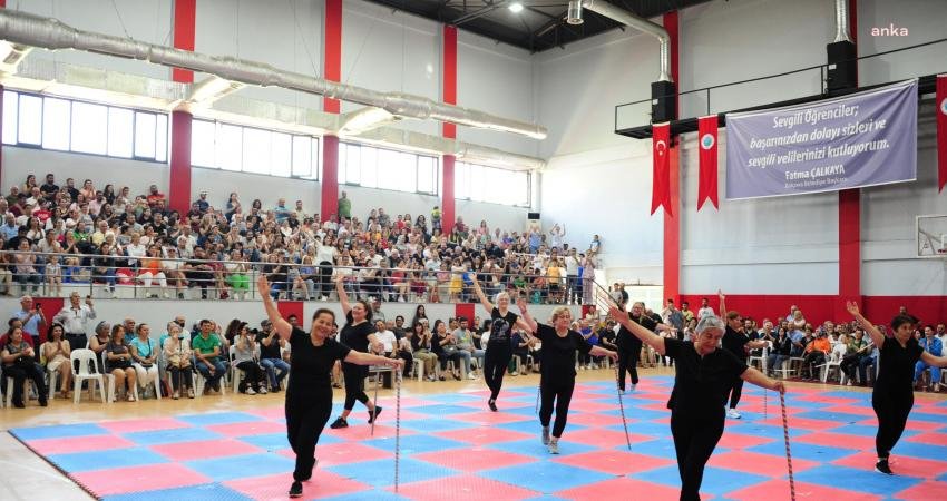 Balçova Belediyesi’nin spor okullarının bahar dönemi eğitimi, kursiyerlerin sundukları yıl