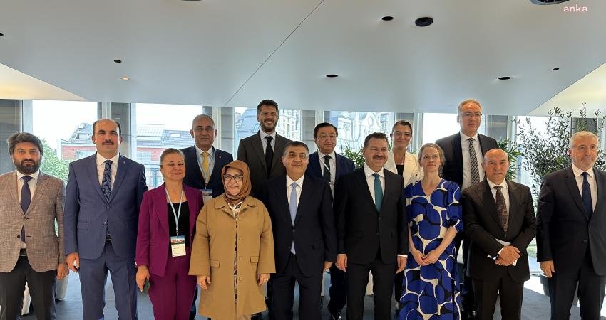 İzmir Büyükşehir Belediye Başkanı Tunç Soyer Brüksel’deki ikinci gününde katıldığı