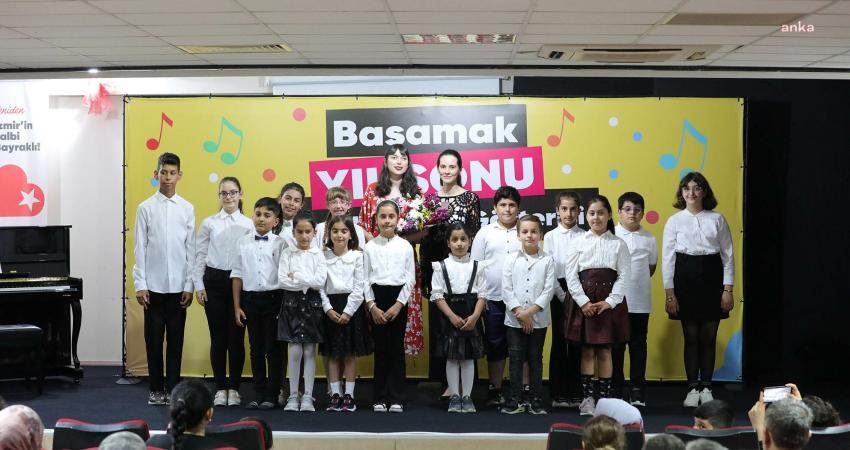 Bayraklı Belediyesi’nin Bayraklı Sanat ve Müzik Akademisi (BASAMAK) kursiyerleri yıl
