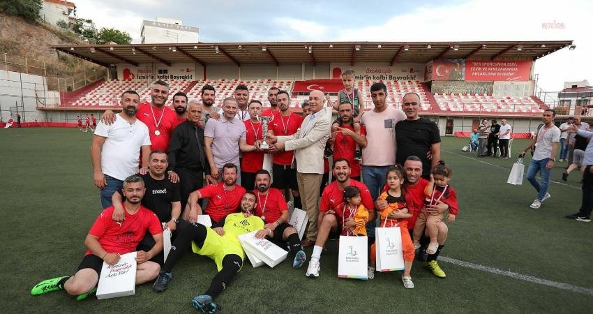 Bayraklı Belediyesi'nin geleneksel hale gelen kurum içi Başkanlık Futbol Turnuvası,