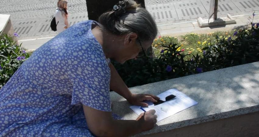 Bergama’da Yurttaşlar Ağaç Kesimlerine Tepki Gösterdi Bergama'nın Atçılar, Seklik ve İsmailli köylerinde yapılmak istenen GES projesiyle