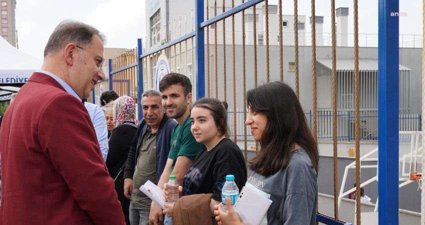 Beylikdüzü Belediye Başkanı Mehmet Murat Çalık, Yükseköğretim Kurumu Sınavı’na (YKS)