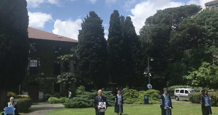 Boğaziçi Üniversitesi’nde, rektörlük atamalarına karşı başlatılan direnişin 890’ıncı gününde akademisyenler,