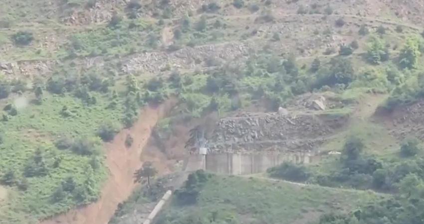 Bolu’nun Mudurnu İlçesinde Heyelan Meydana Geldi Bolu’nun Mudurnu ilçesinde etkili olan sağanak yağış derelerin taşmasına neden