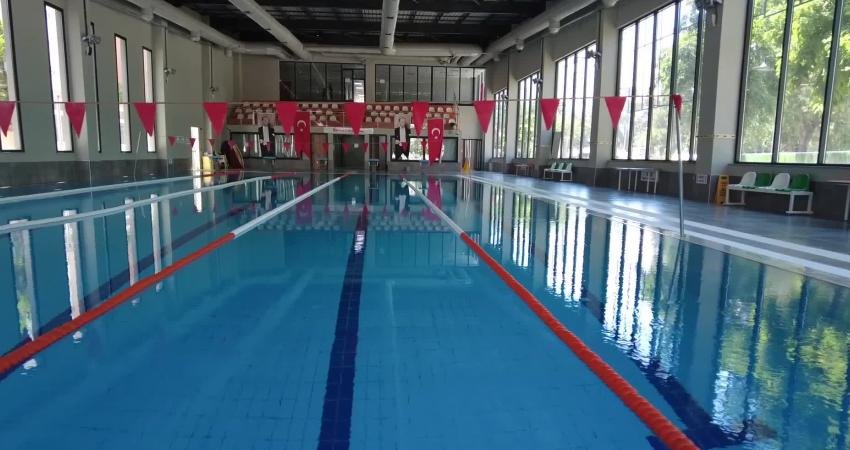Bornova Belediyesi tarafından Çamdibi semtinde yapılan Yarı Olimpik Kapalı Yüzme