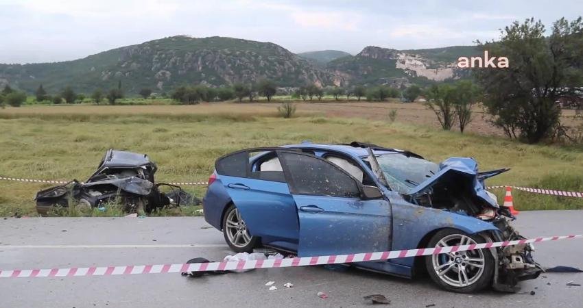 Burdur’da Trafik Kazası: 5 Ölü 5 Yaralı Burdur'da 2 otomobilin çarpışması sonucu meydana gelen trafik kazasında 5