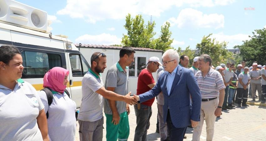Burhaniye Belediye Başkanı Ali Kemal Deveciler, personelin Kurban Bayramı'nı kutladı.