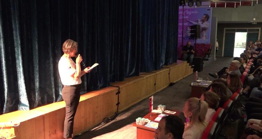 Büyükçekmece Belediyesi Çocuk Korosundan Şarkılarını Dinleyen Yaşar, Duygu Dolu Anlar Yaşadı Büyükçekmece Belediyesi’nce geleneksel olarak düzenlenen 'Ustalara Saygı Gecesi'nin konuğu sevilen