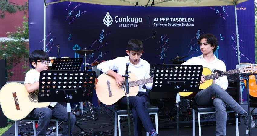 Çankaya Belediyesi Muammer Sun Müzik Atölyesi'nde eğitim alan çocuklar gerçekleştirdikleri
