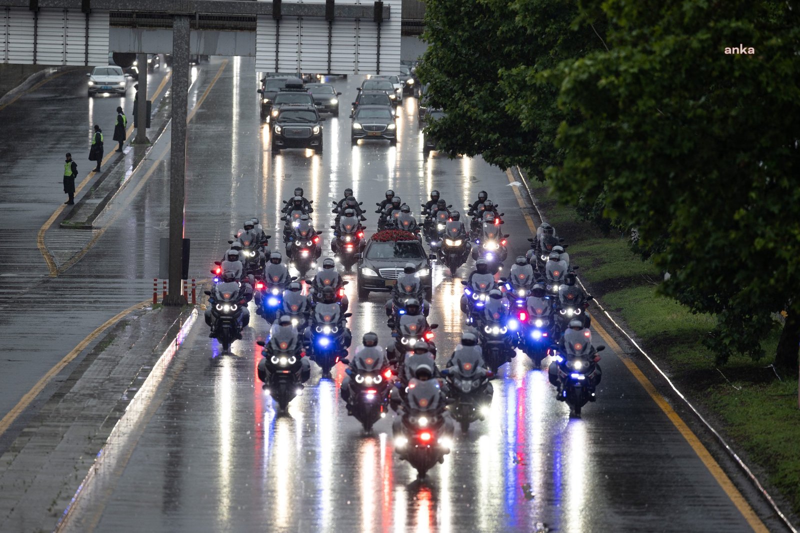 Cumhurbaşkanı Erdoğan, Anıtkabir’den Cumhurbaşkanlığı’na Atlı Tören Birliği Eşliğinde Gitti Cumhurbaşkanı Recep Tayyip Erdoğan, TBMM’deki yemin töreninin ardından ziyaret ettiği