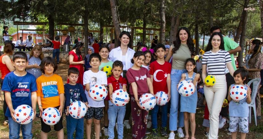 Mersin Büyükşehir Belediyesi'nin Davultepe’de hizmete açtığı Geçici Barınma Merkezi’nde kalan